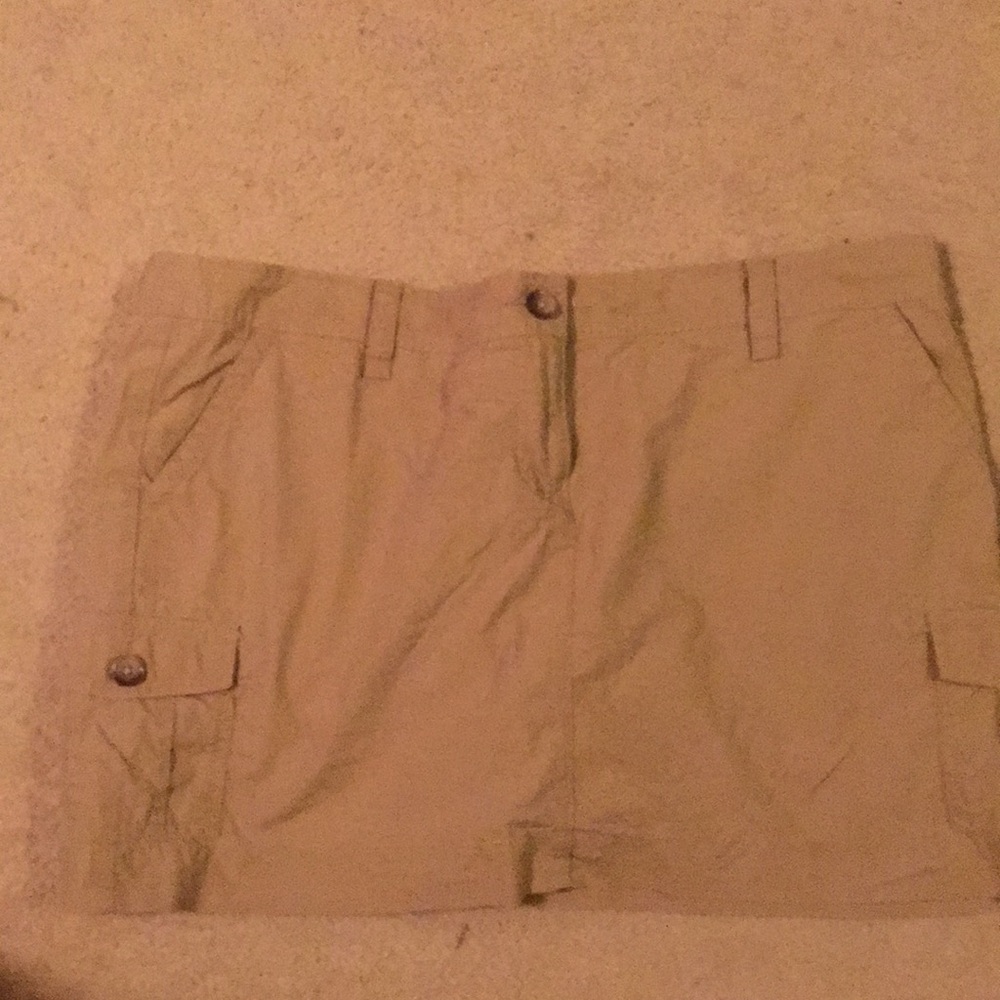 NWOT Beige cargo skort